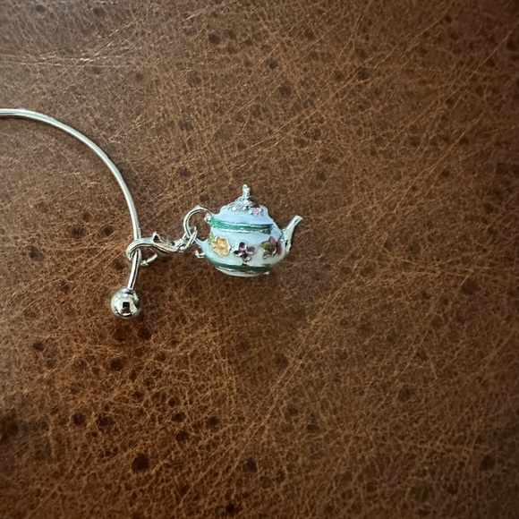 Bangle open style bracelet with teacup - Picture 6 of 8